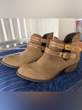 Steve Madden Suede Buckle Ankle Booties Tan Size 8